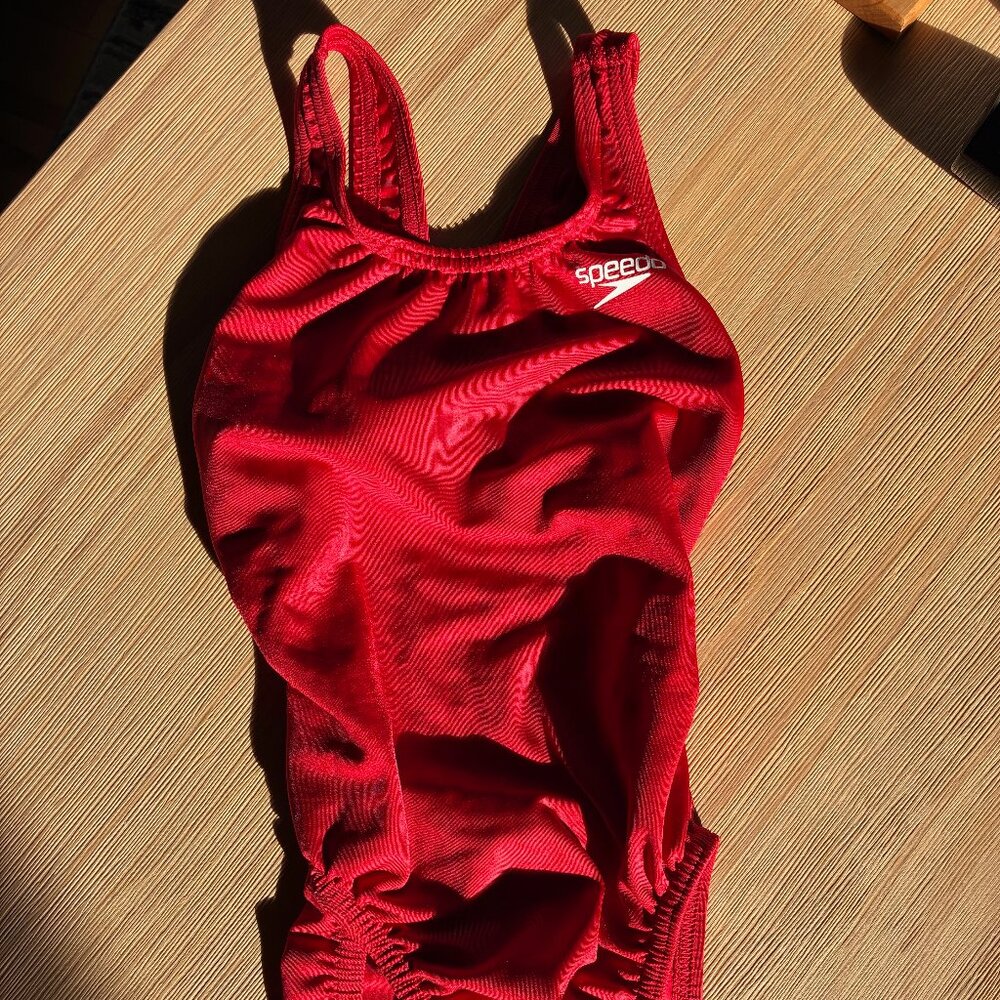 Speedo red Aquablade Recordbreaker girls size 24 very good used condition